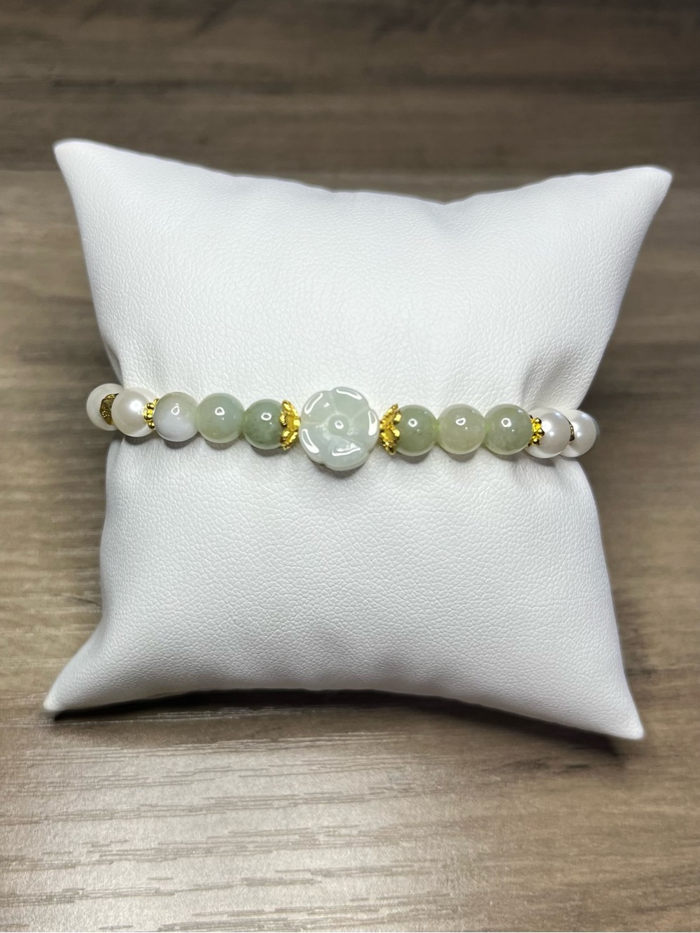 🌿 Natural Green & White Jade Flower Bracelet 🌿